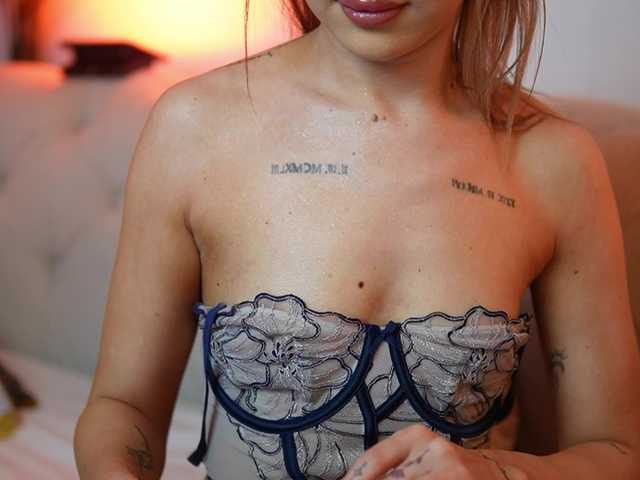 AileenKiss live cam on BongaCams