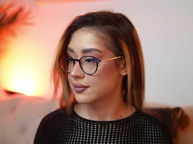 AileenKiss live cam on BongaCams