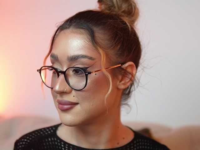 AileenKiss live cam on BongaCams