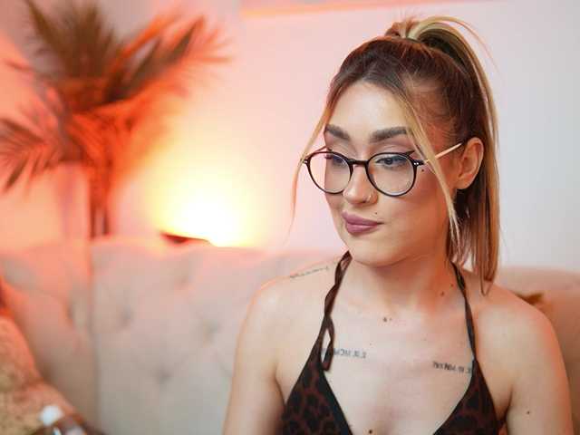 AileenKiss live webcam show