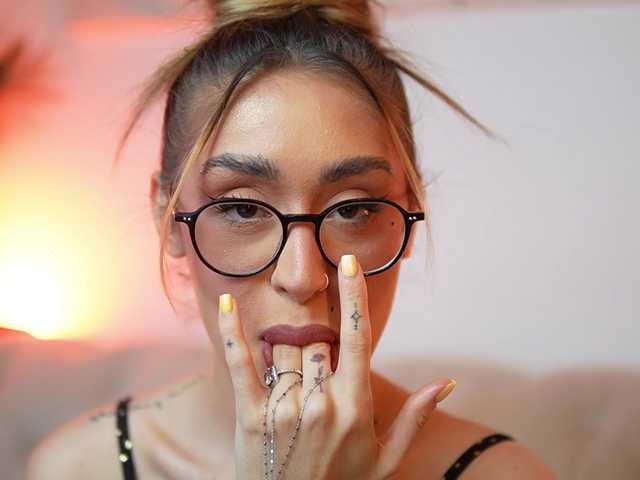 AileenKiss live cam on BongaCams