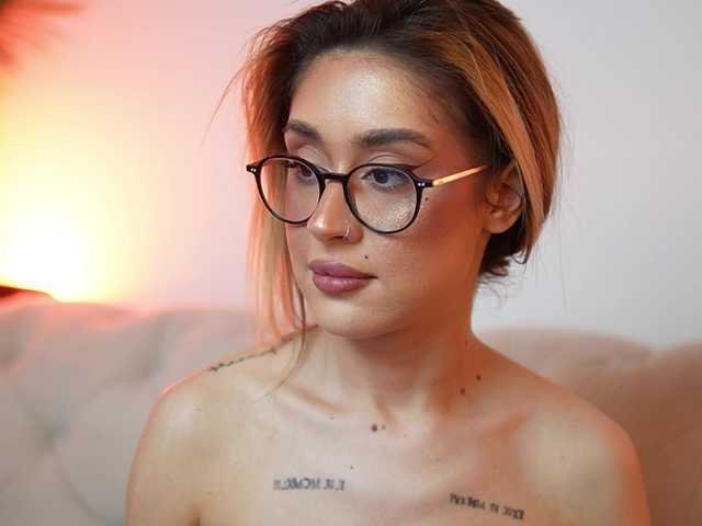 AileenKiss live cam on BongaCams