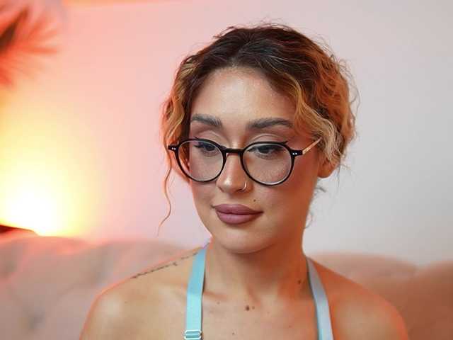 AileenKiss live cam on BongaCams
