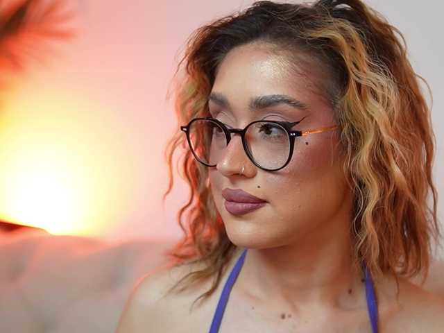 AileenKiss live cam on BongaCams
