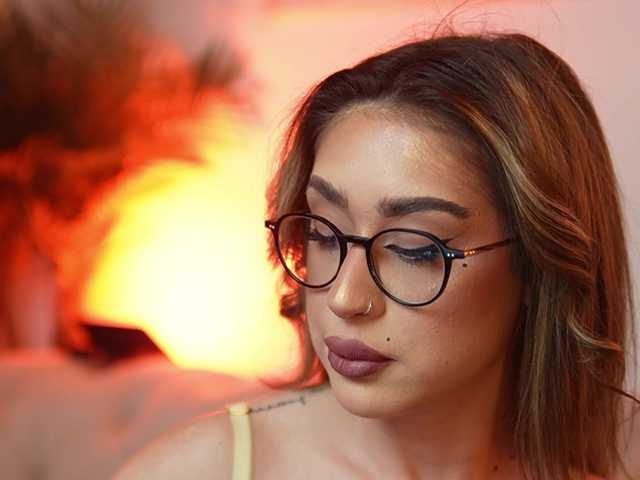 AileenKiss's BongaCams show and profile