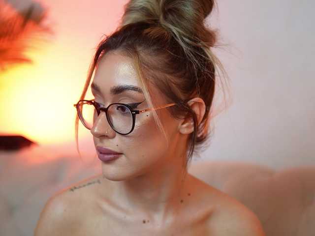 AileenKiss live cam on BongaCams