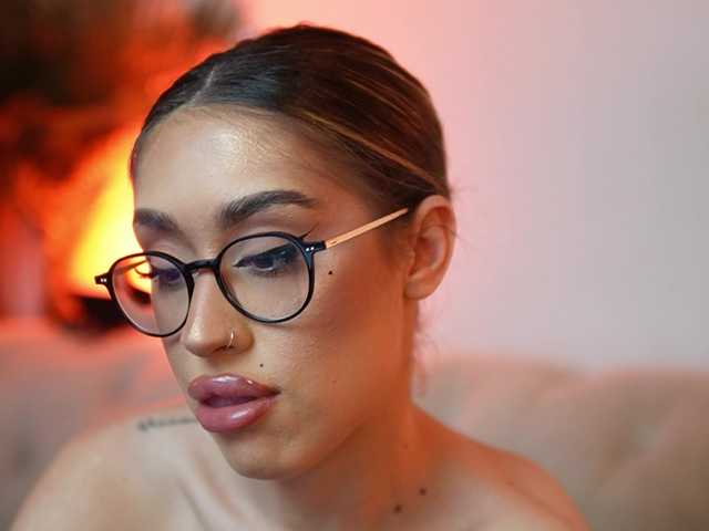 AileenKiss's BongaCams show and profile