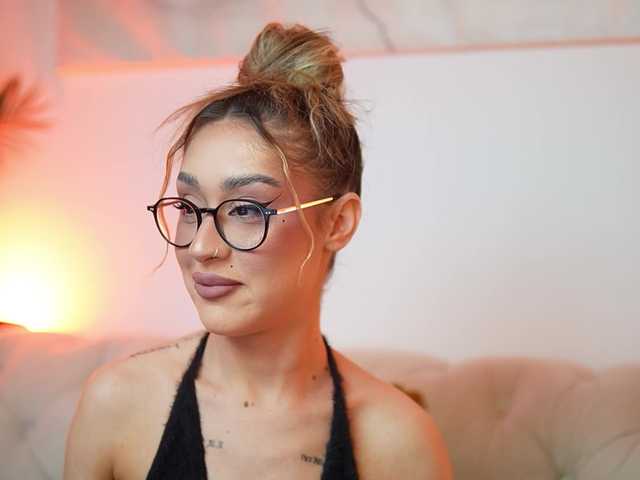 AileenKiss live cam on BongaCams