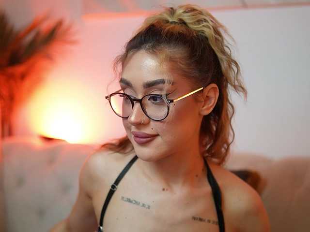 AileenKiss live cam on BongaCams