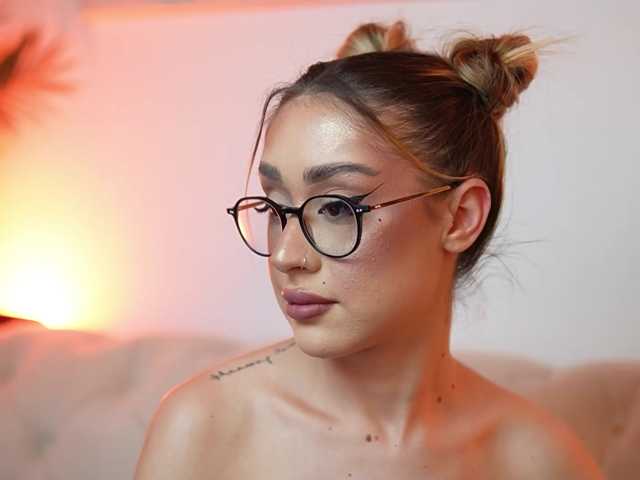 AileenKiss live cam on BongaCams