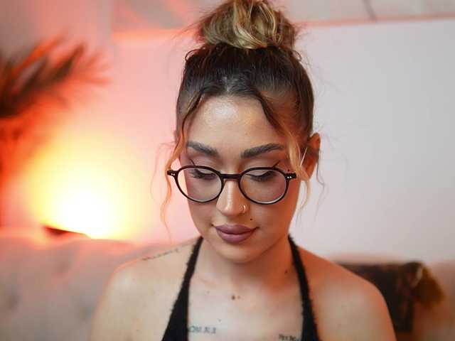 AileenKiss live cam on BongaCams
