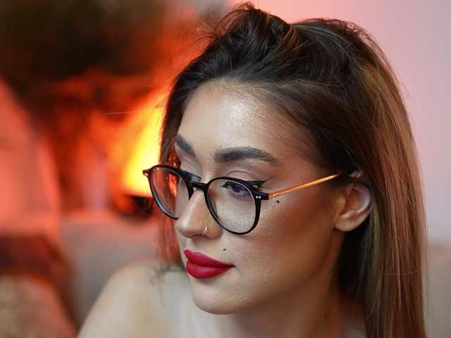 AileenKiss's BongaCams show and profile