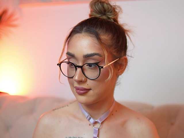 AileenKiss live cam on BongaCams