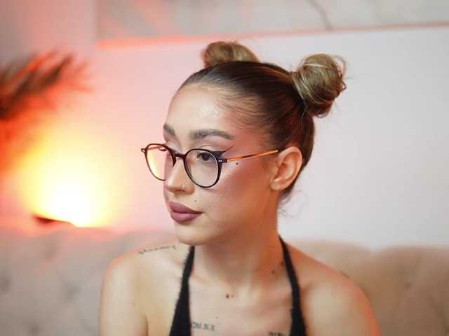 AileenKiss live cam on BongaCams