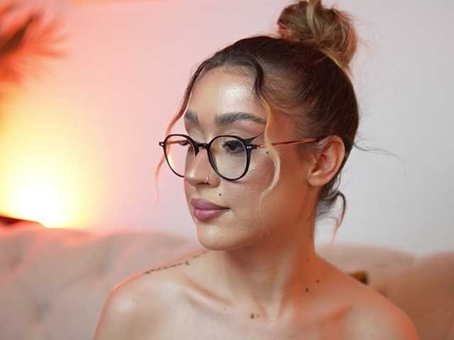AileenKiss live cam on BongaCams