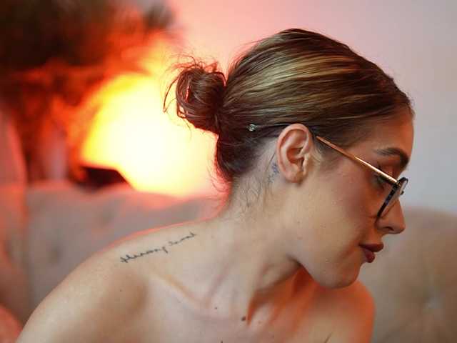 AileenKiss's BongaCams show and profile