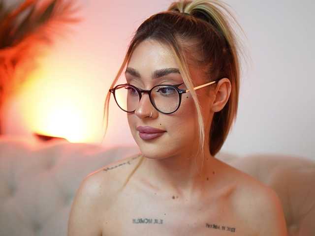 AileenKiss live cam on BongaCams