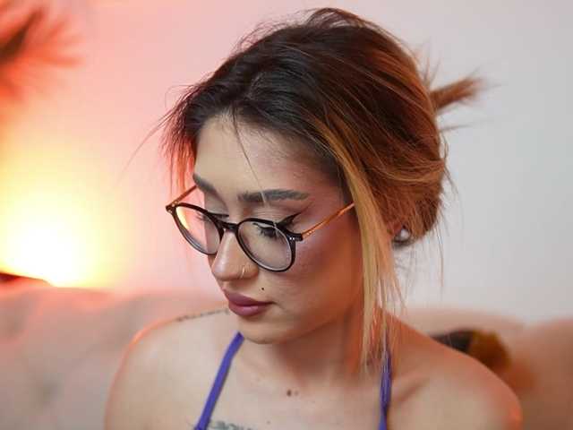 AileenKiss live cam on BongaCams