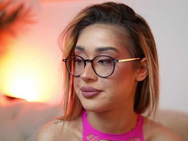 AileenKiss live cam on BongaCams