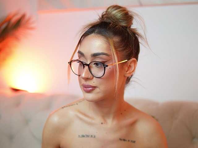 AileenKiss live cam on BongaCams