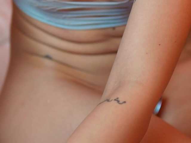 AileenKiss's BongaCams show and profile