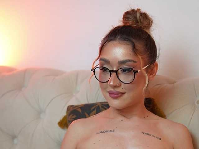 AileenKiss live cam on BongaCams