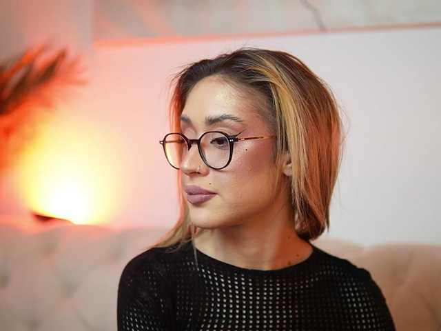 AileenKiss live cam