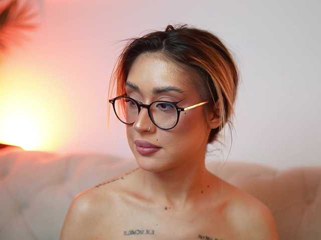 AileenKiss live cam on BongaCams
