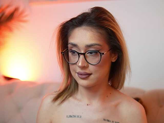 AileenKiss live cam on BongaCams