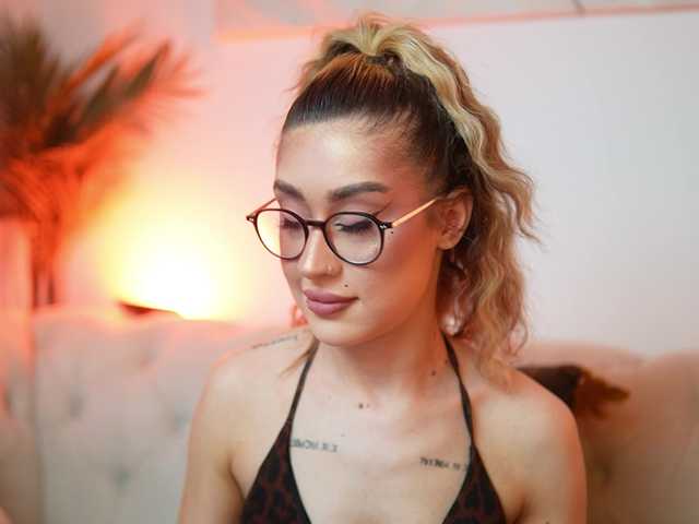 AileenKiss live cam on BongaCams