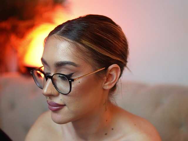 AileenKiss's BongaCams show and profile