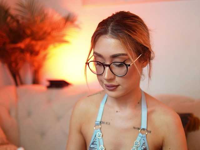 AileenKiss live cam on BongaCams