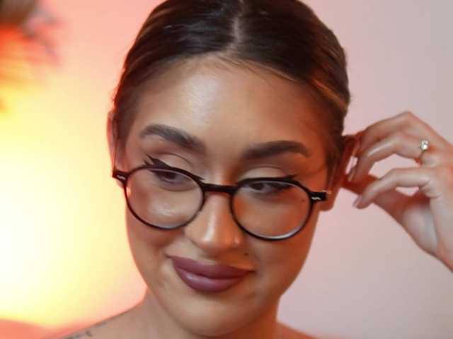 AileenKiss's BongaCams show and profile