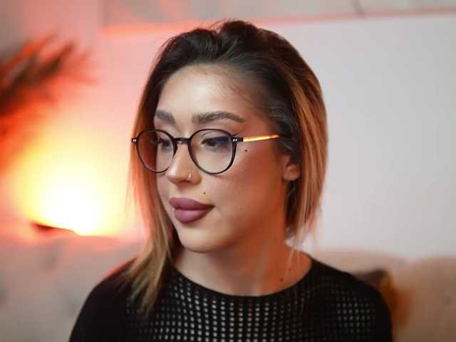 AileenKiss live cam on BongaCams