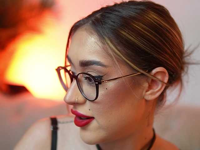 AileenKiss's BongaCams show and profile