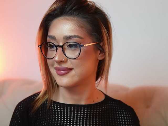 AileenKiss live cam on BongaCams