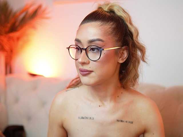 AileenKiss live cam on BongaCams