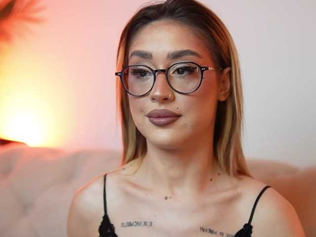 AileenKiss live cam on BongaCams