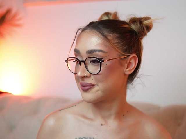 AileenKiss live cam on BongaCams