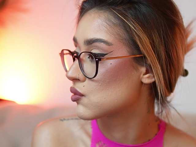 AileenKiss live cam on BongaCams