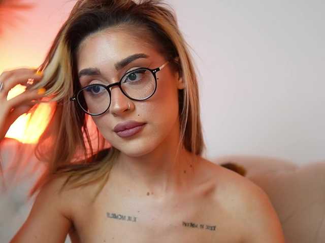 AileenKiss live cam on BongaCams