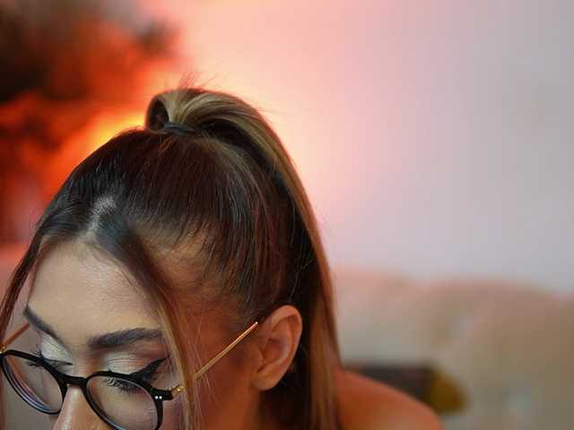 AileenKiss live cam on BongaCams