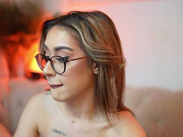 AileenKiss's BongaCams show and profile