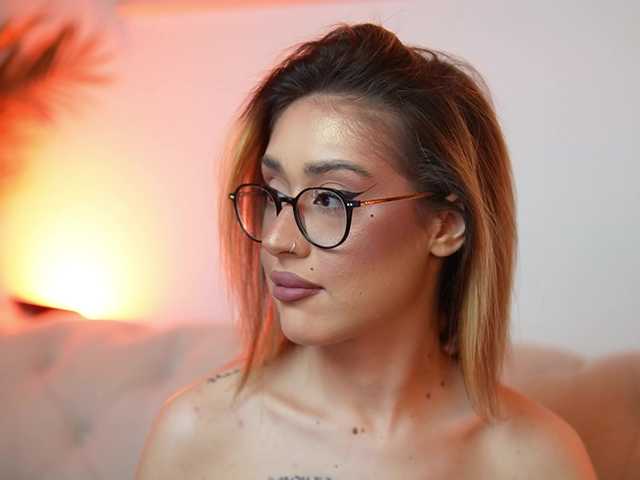 AileenKiss live cam on BongaCams