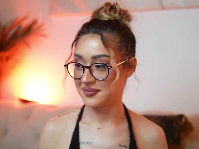 AileenKiss live cam on BongaCams
