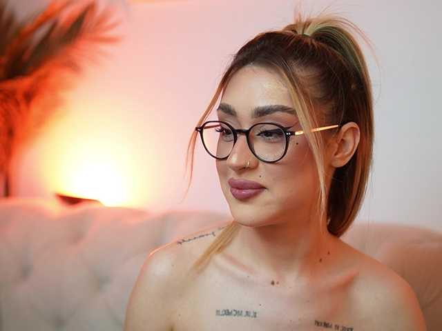 AileenKiss live cam on BongaCams