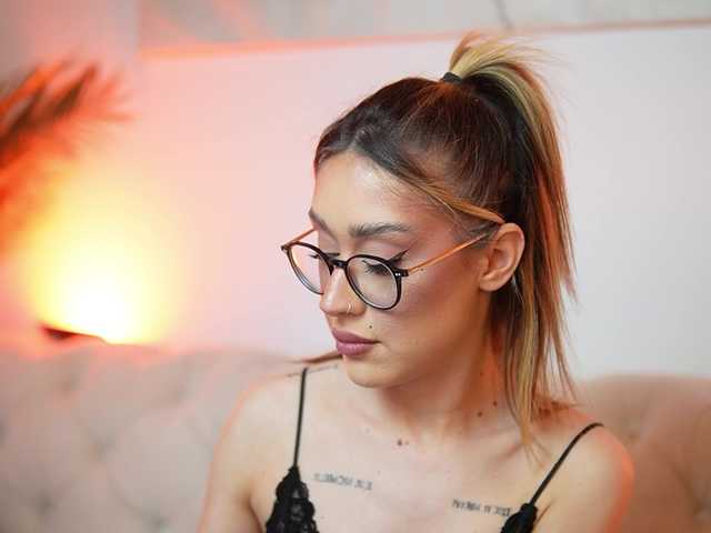 AileenKiss live cam on BongaCams