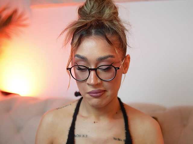 AileenKiss live cam on BongaCams