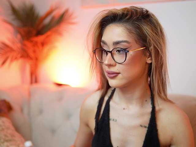 AileenKiss live cam on BongaCams