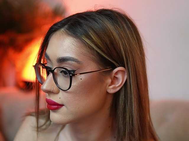 AileenKiss's BongaCams show and profile